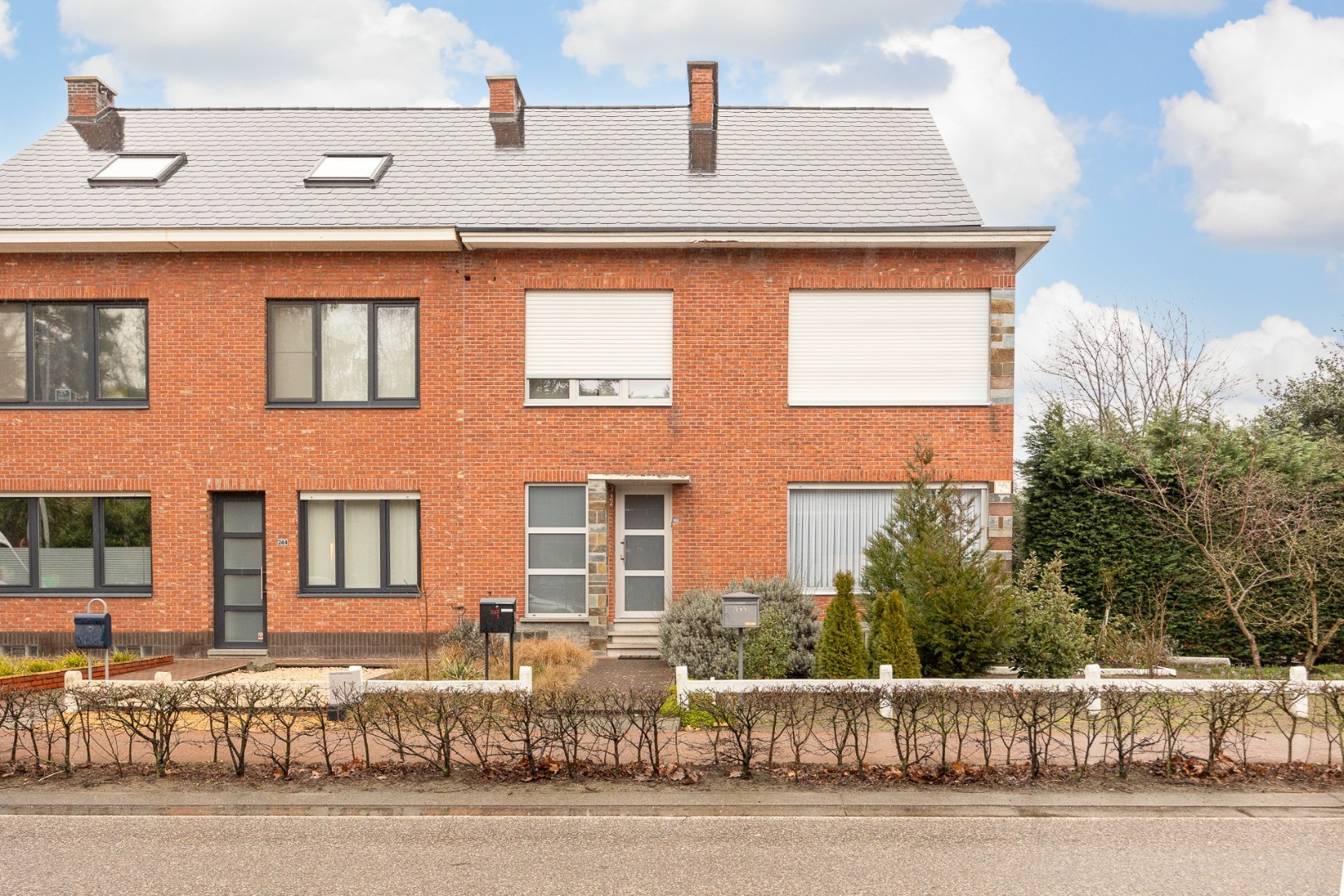 Gelijkvloers appartement met garage 