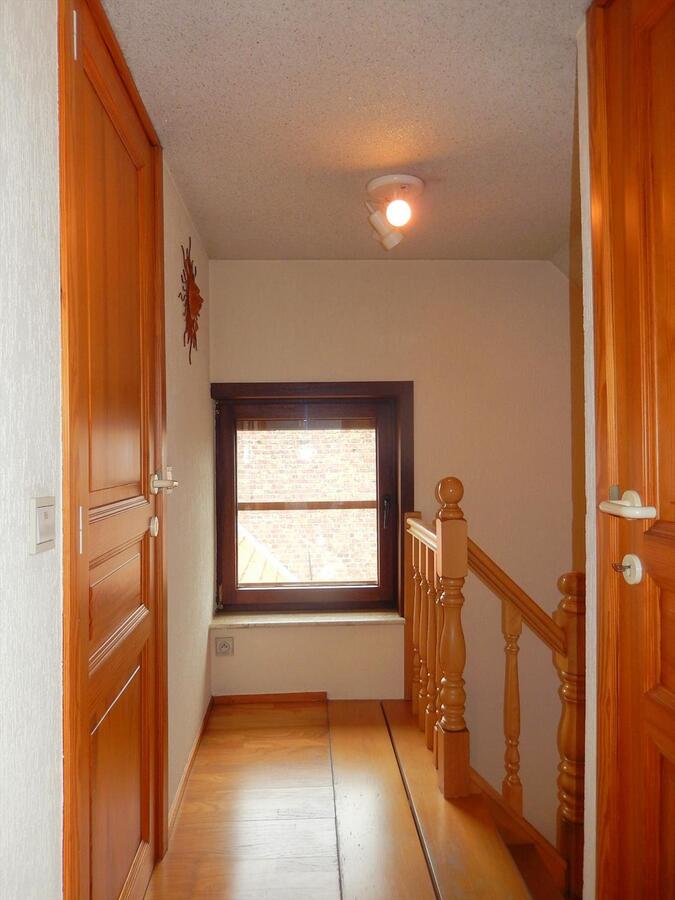 Woning met polyvalente handelsruimte te Jabbeke 