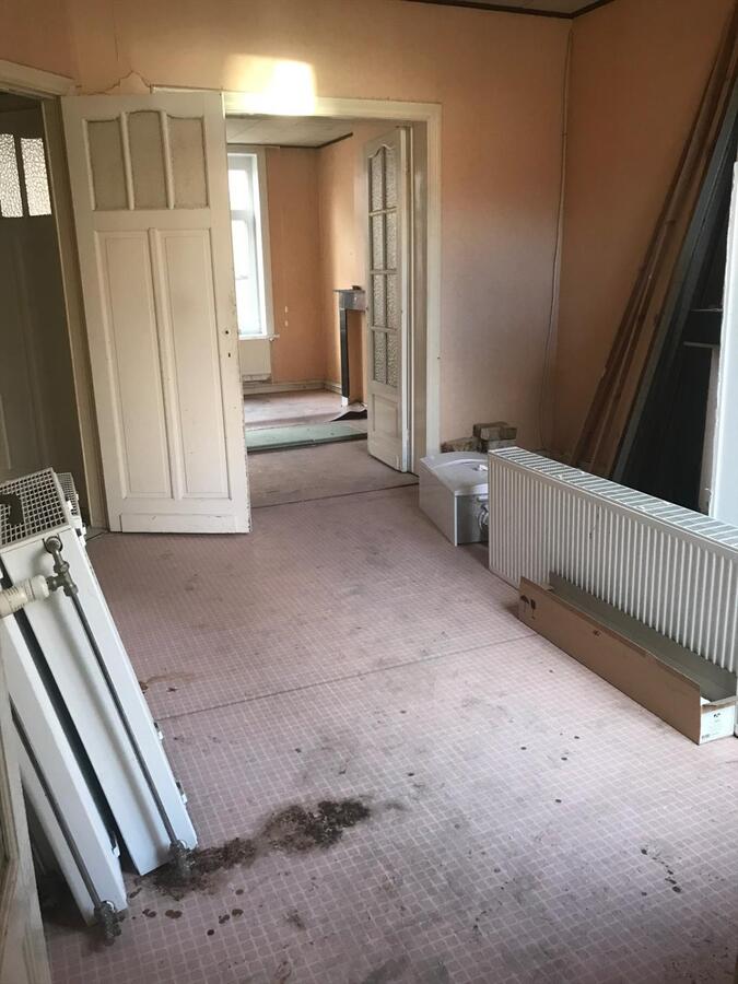 GEDEELTELIJK TE RENOVEREN WOONHUIS - MOGELIJK MEERGEZINSWONING 