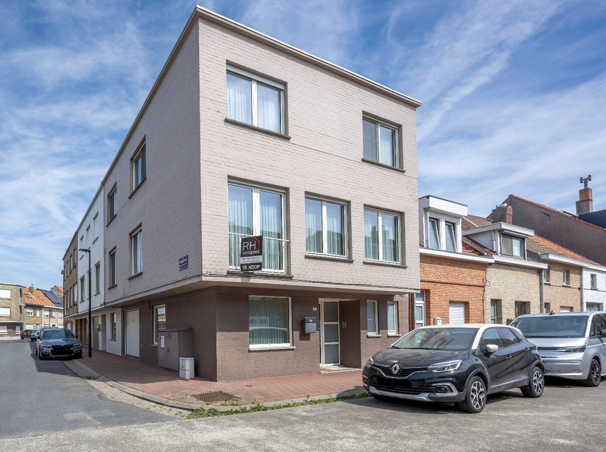 Instapklare, lichtrijke bel-etage woning met ruime garage en terras op centrale ligging 
