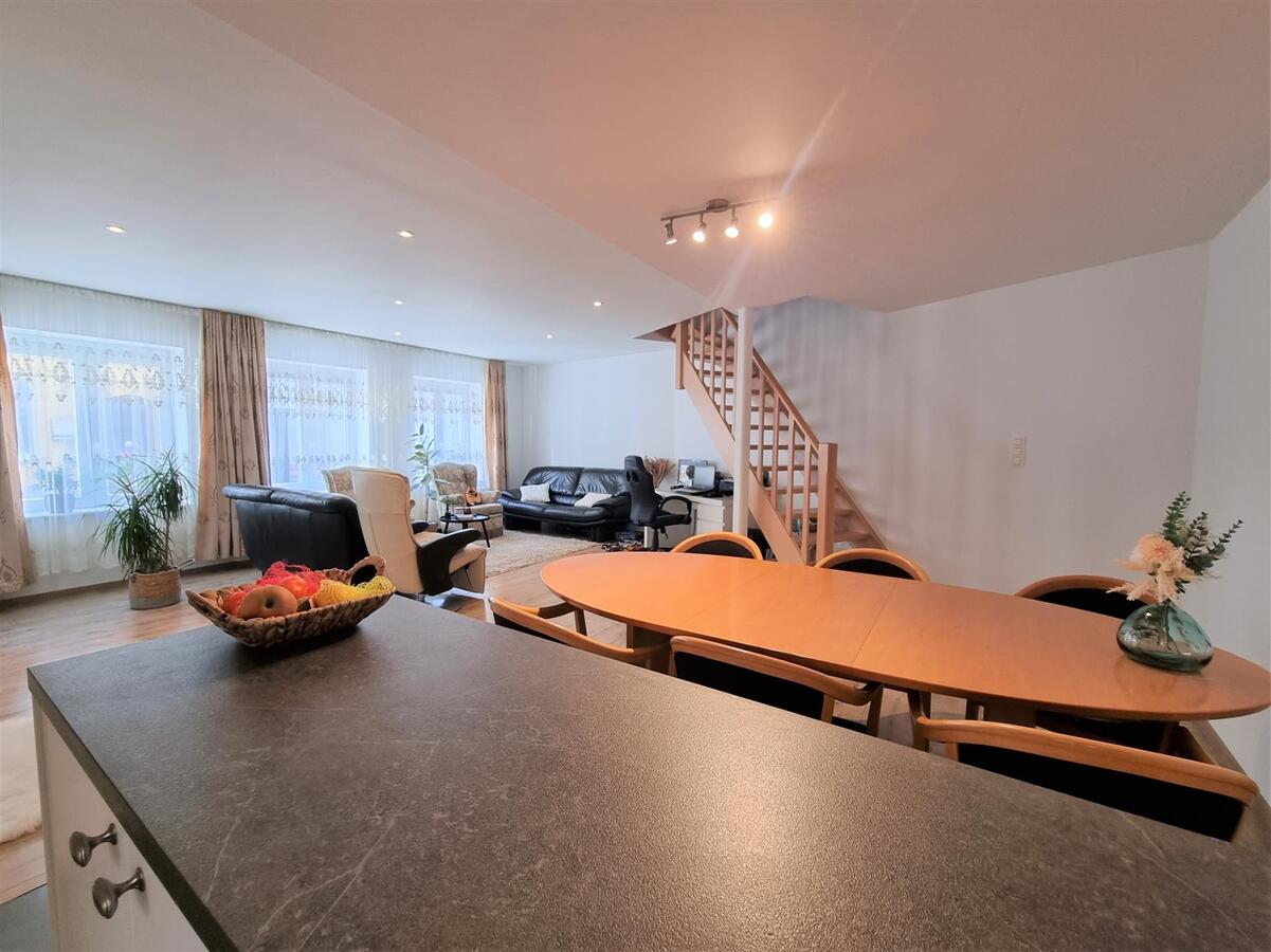 Volledig gerenoveerde, centraal gelegen woning - Heist 