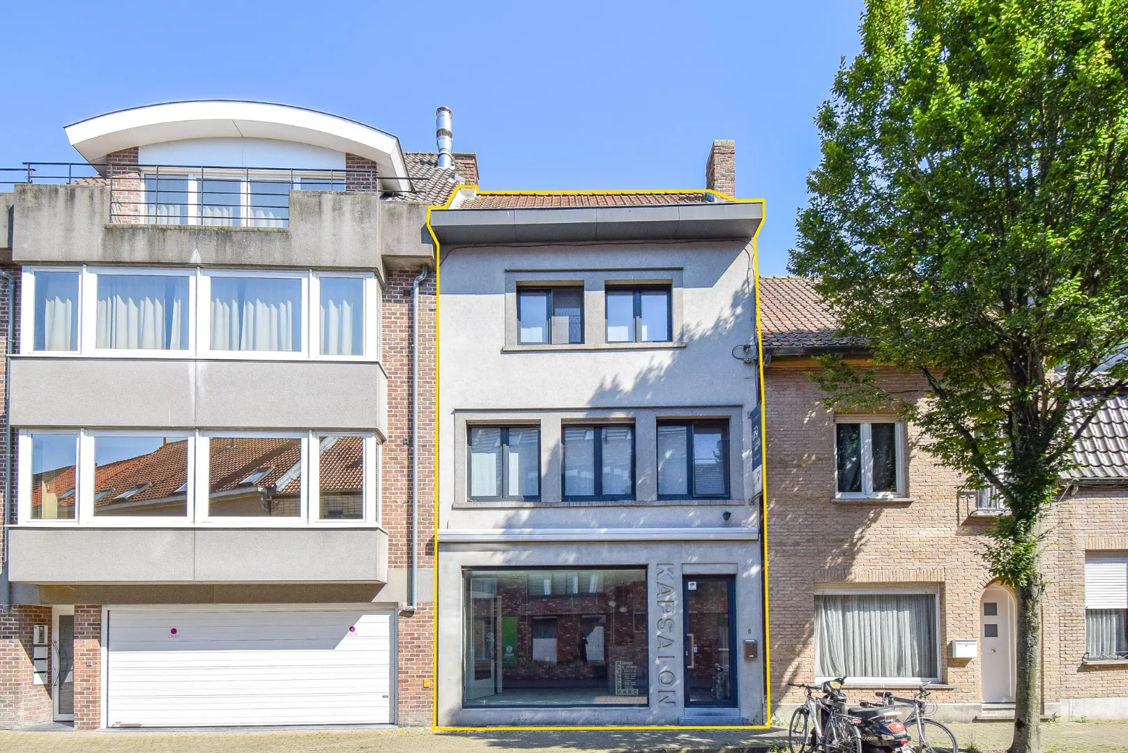 Instapklare woning met 4 slaapkamers en inpandige handelsruimte in centrum van Gistel