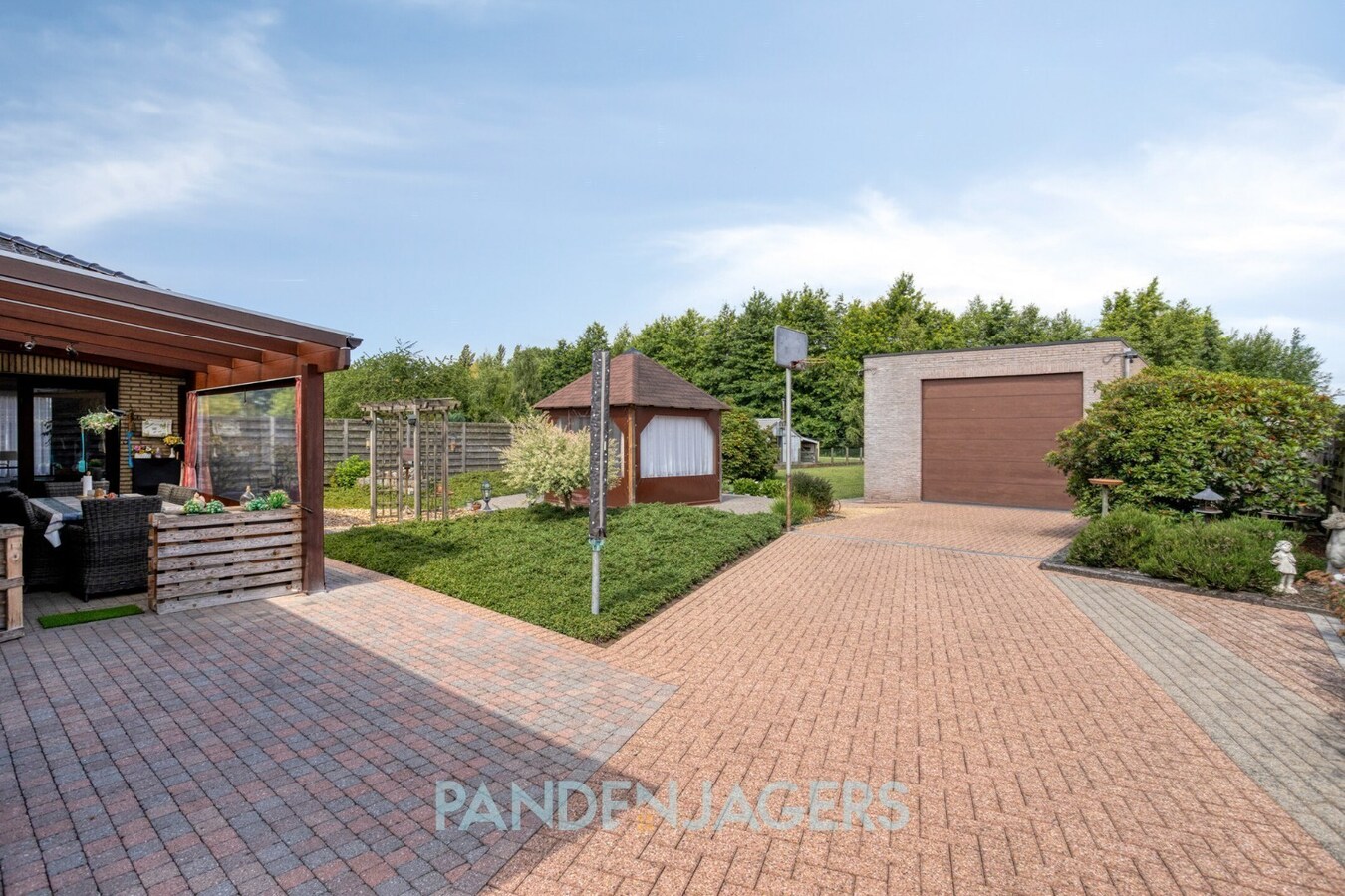 Ruime open bebouwing met groot bijgebouw te Duffel 