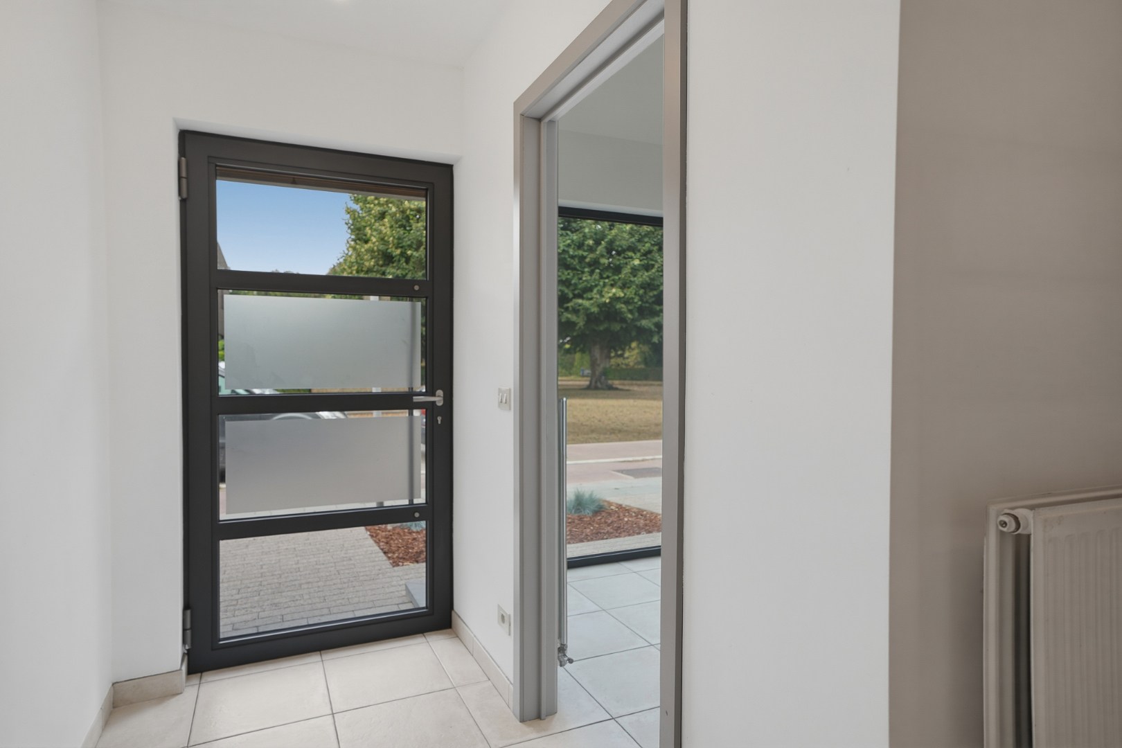 Instapklare rijwoning met garage op toplocatie in hartje Sint-Michiels 