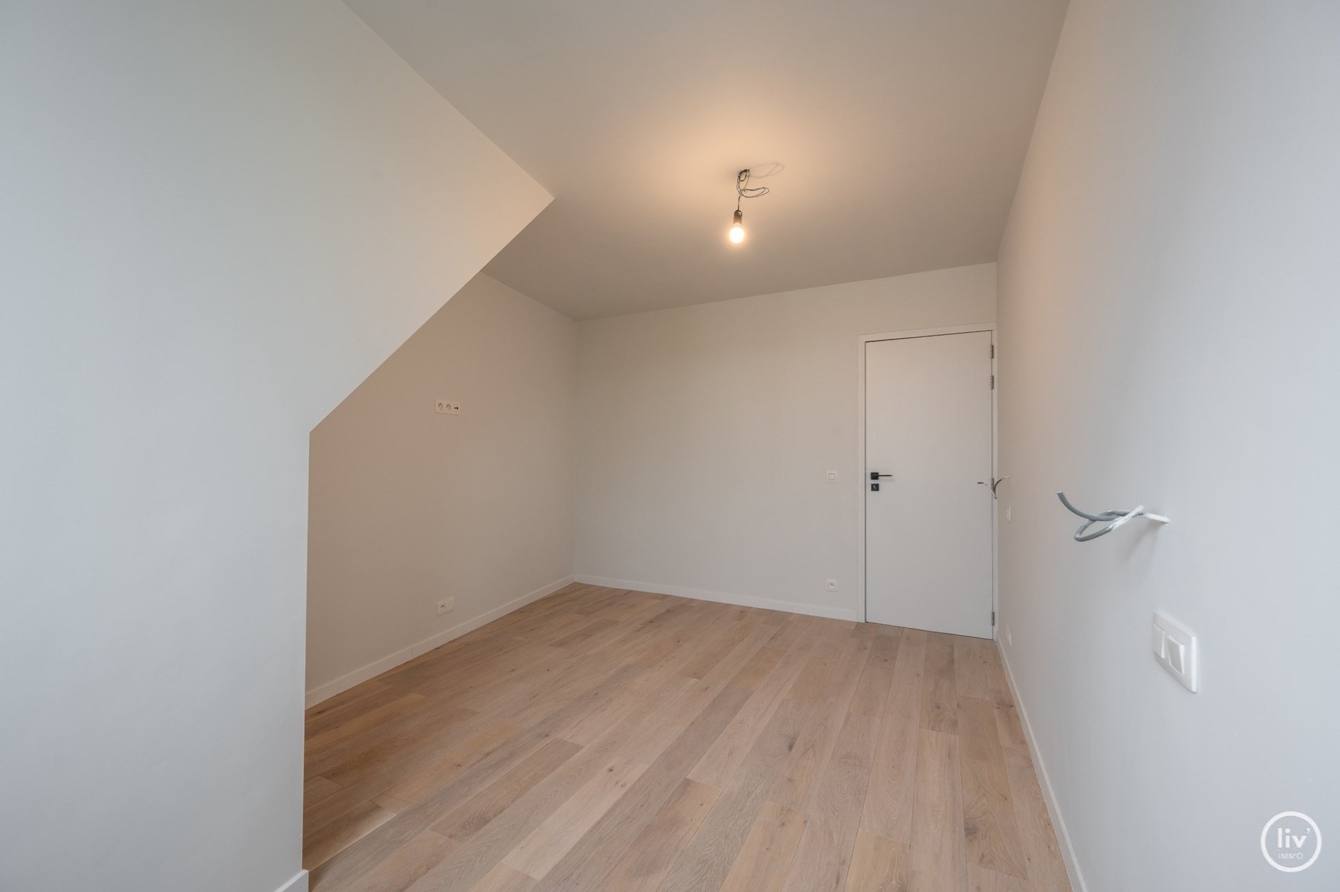 Nieuwbouw duplex in volledig gerenoveerd gebouw van 2021, centraal gelegen nabij Duinenwater, waardoor alle winkels en openbaar vervoer bereikbaar zijn op wandelafstand. 