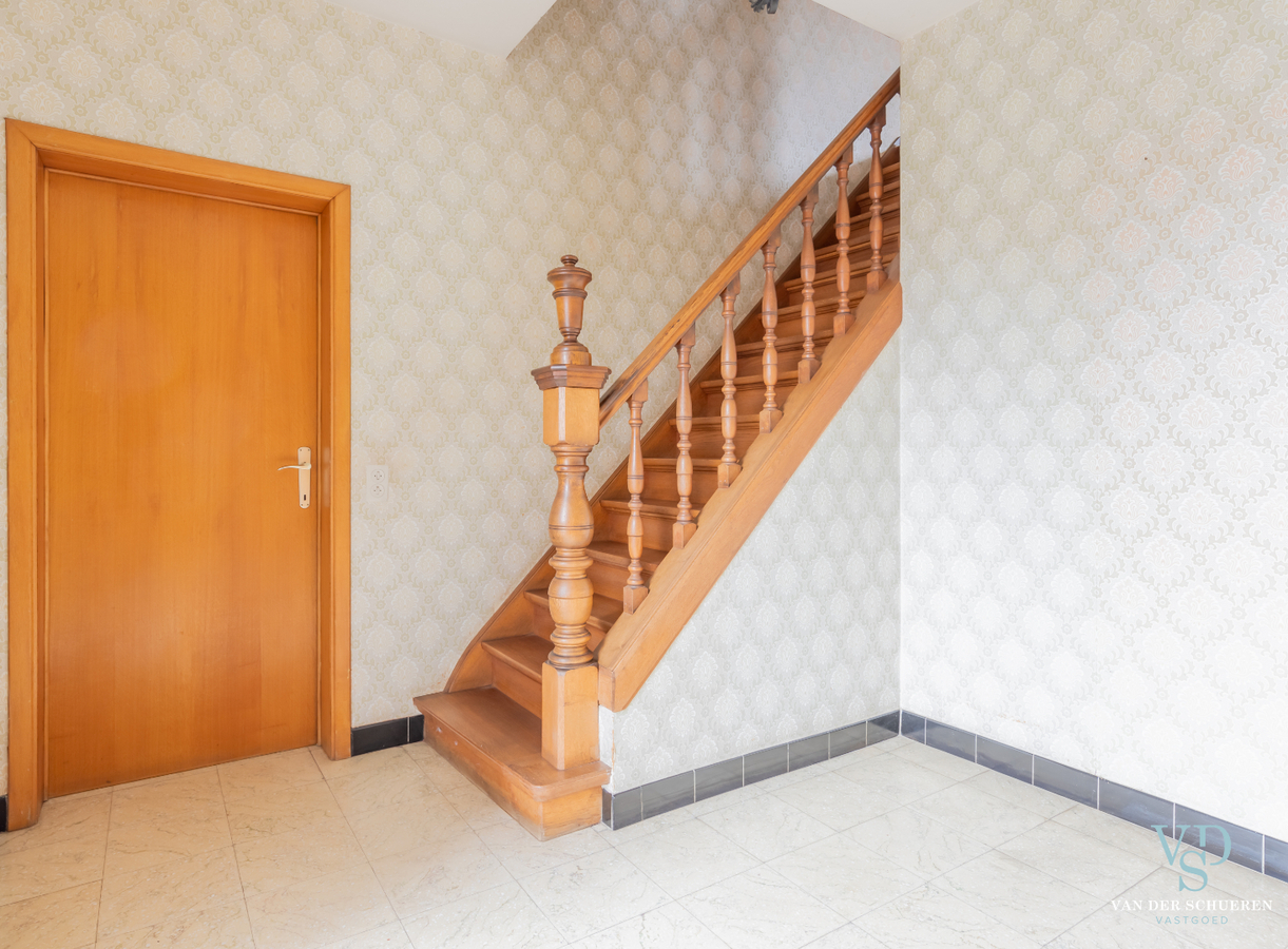 Degelijke, bijzonder ruime woning te Dikkelvenne. 