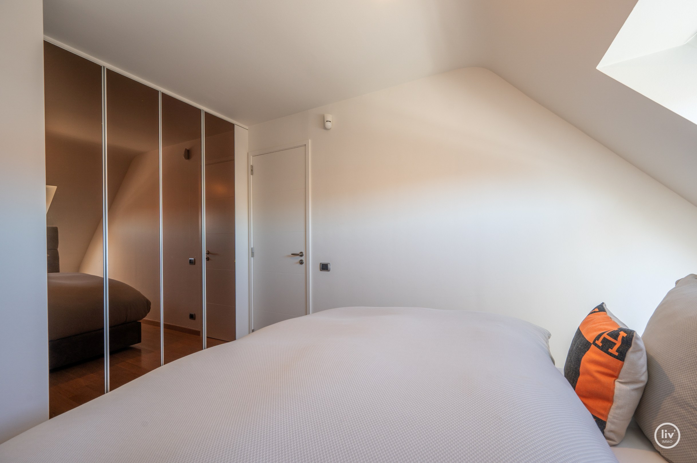 Prachtig en ruim 3-slaapkamerappartement met mooie terrassen en magnifiek open zicht alsook zeezicht.. 