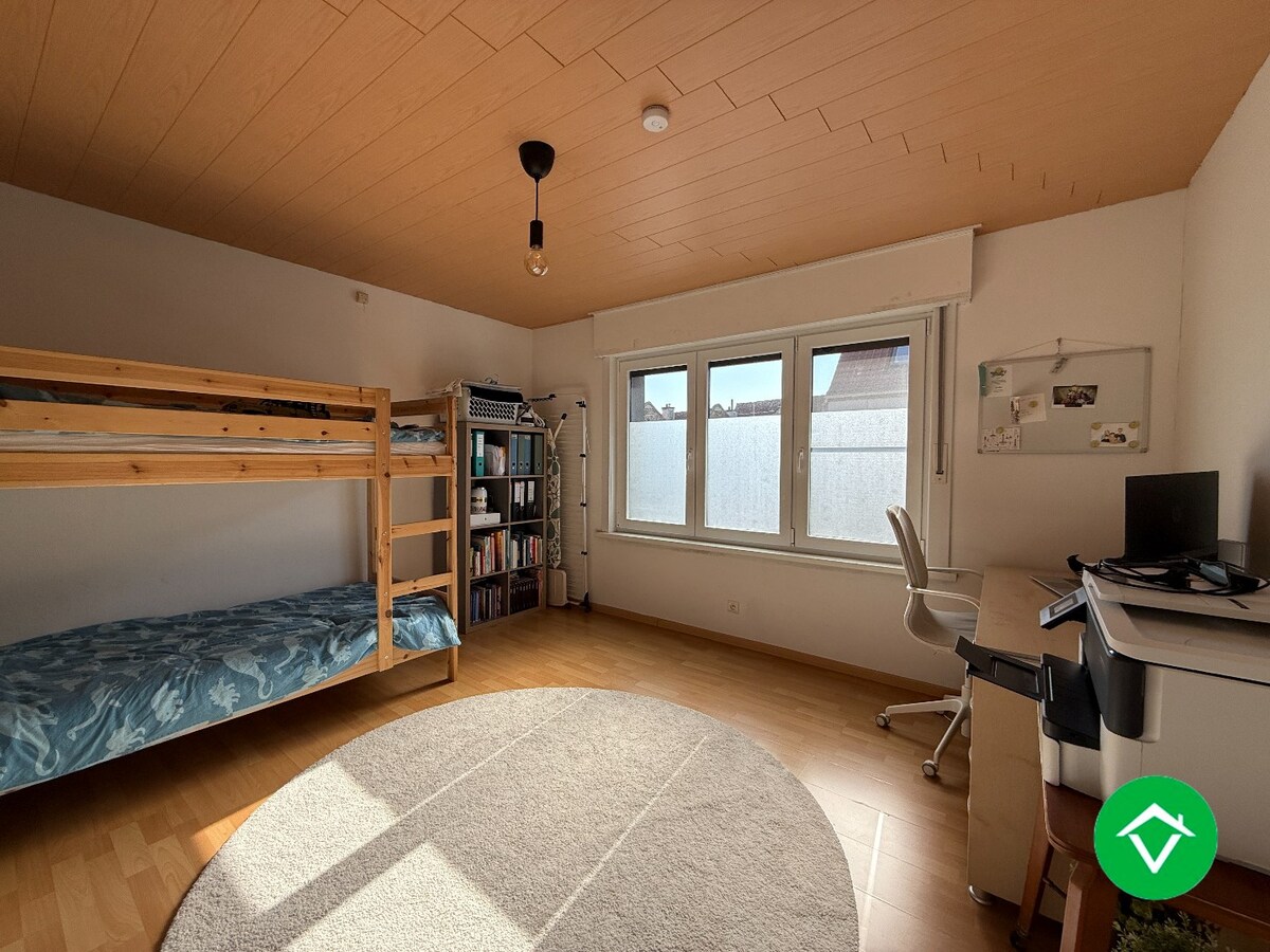 Centraal gelegen woning met 3 slaapkamers en aangename tuin te Roeselare! 