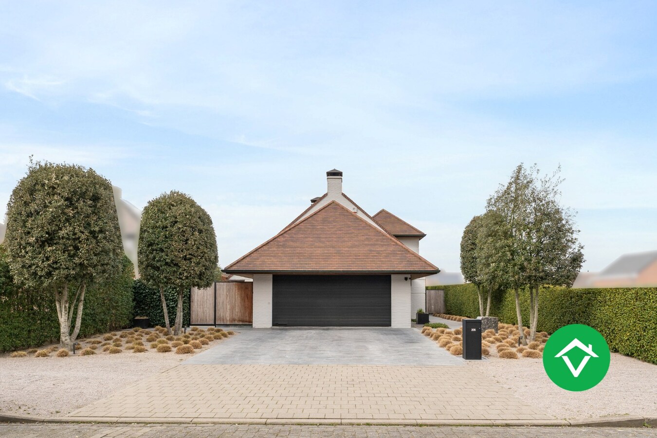 Stijlvolle alleenstaande villa met luxueus interieur en vier slaapkamers te Roeselare 