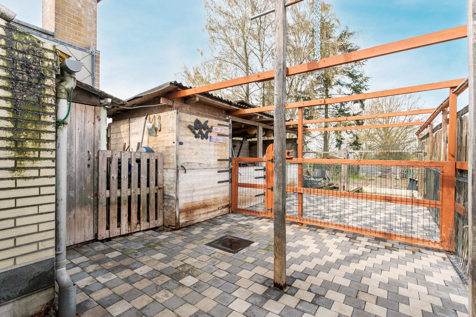 Op te frissen 3-gevel woning 