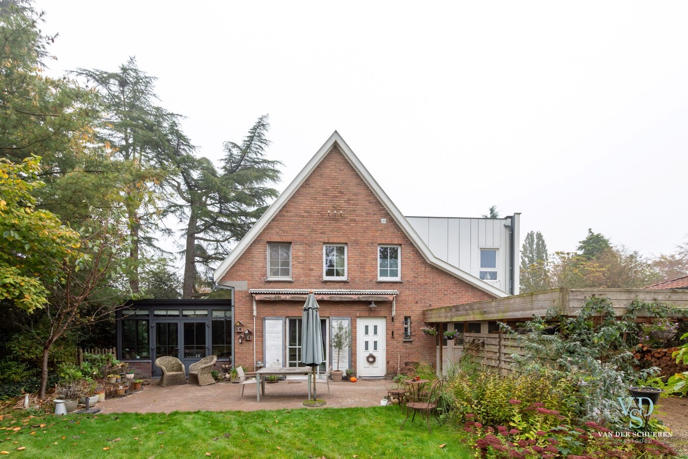 Charmante villa, door groen omgeven 