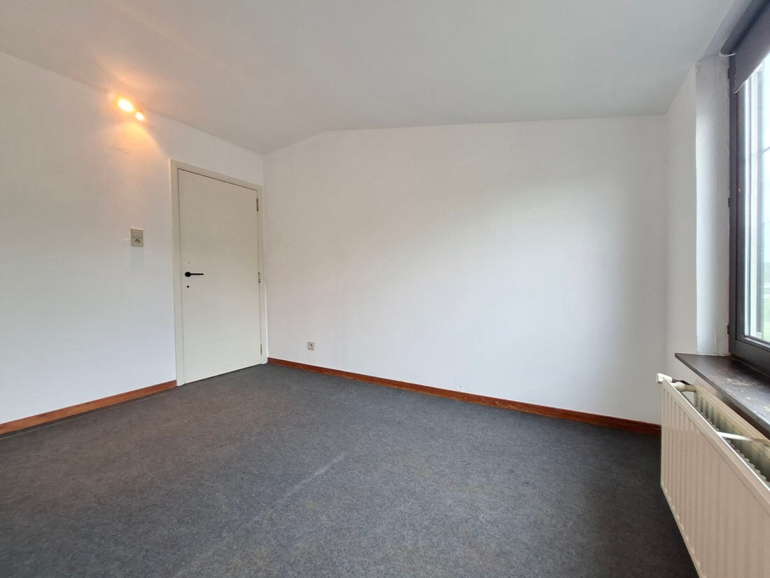 Ruim 3 slaapkamer duplex appartement te Lanaken 
