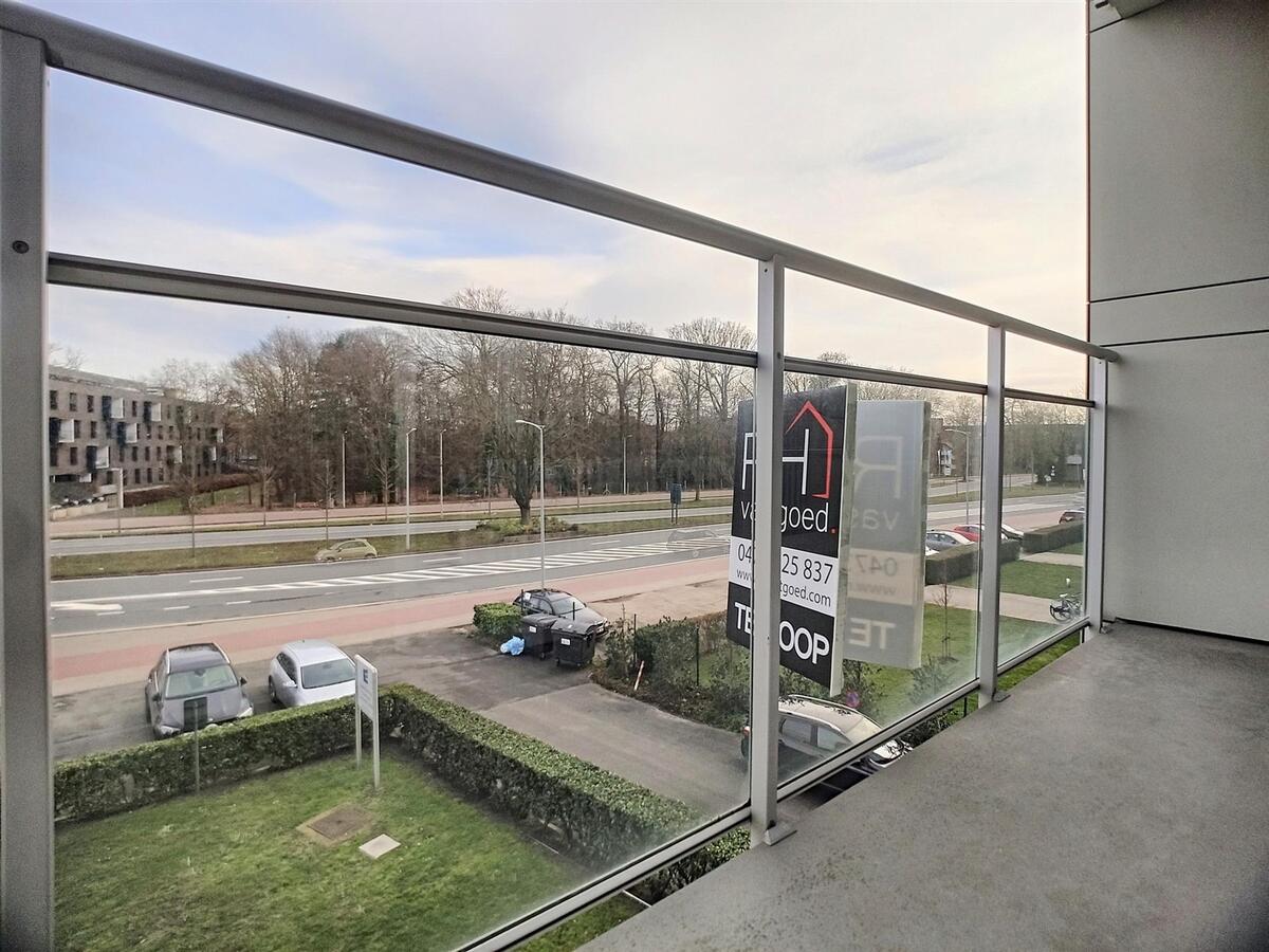 Een ruim (110m²), lichtrijk appartement MET garage op topligging aan het station - Brugge 