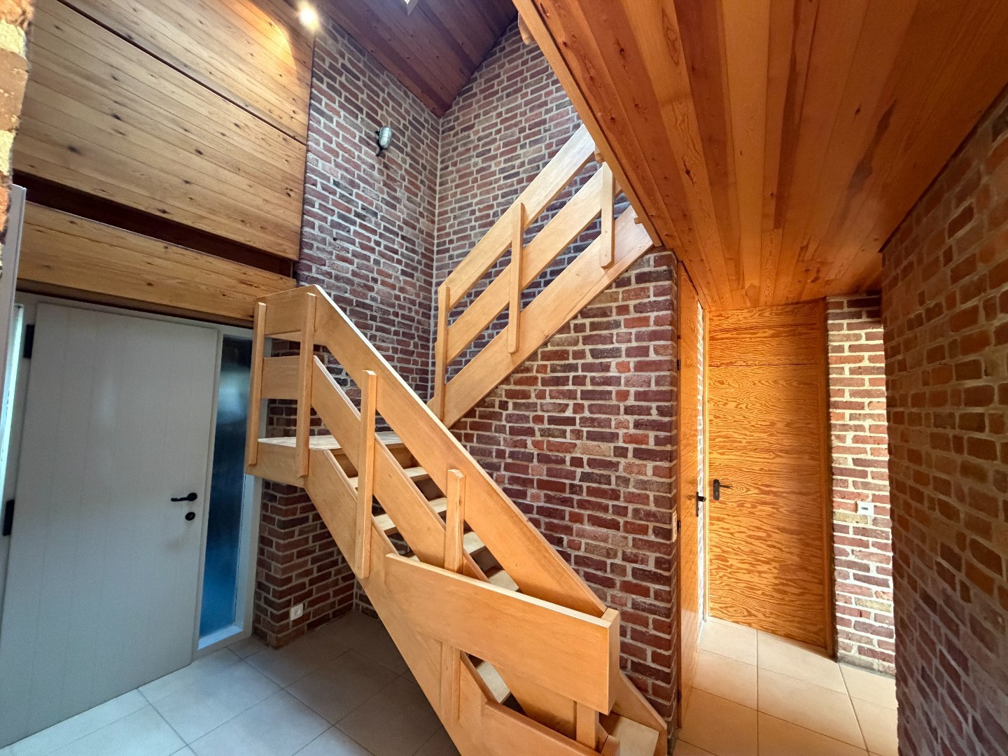 Ruime alleenstaande woning te huur met 3 slaapkamers, garage en tuin – Olmenlaan 99, Zulte 