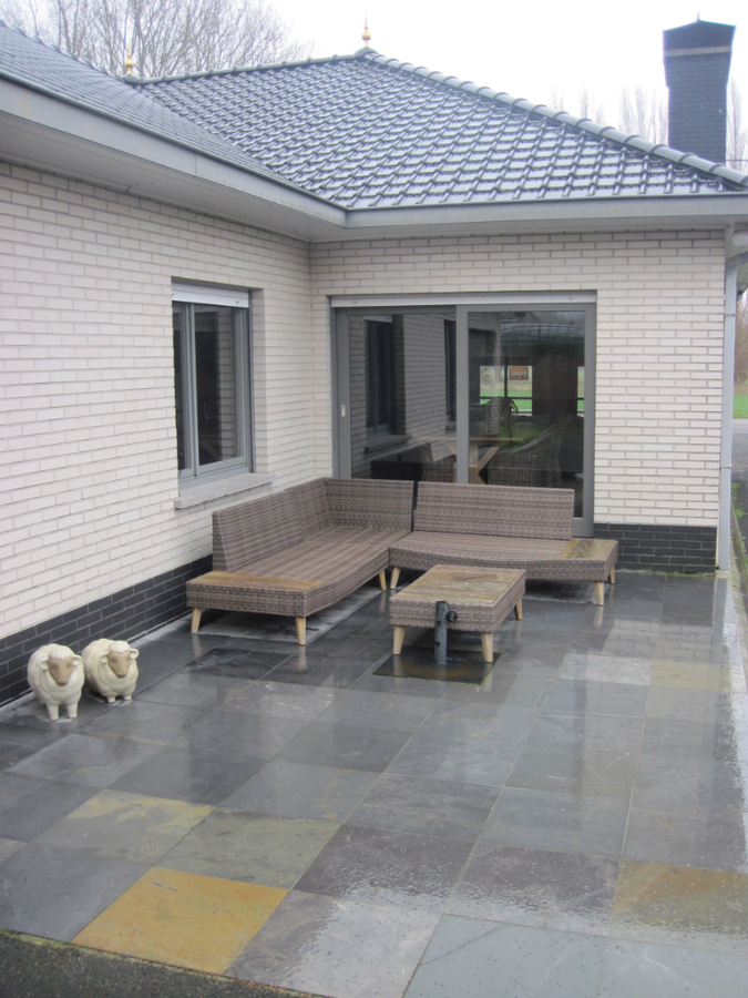 Stijlvolle en degelijke bungalow. Unieke ligging. 