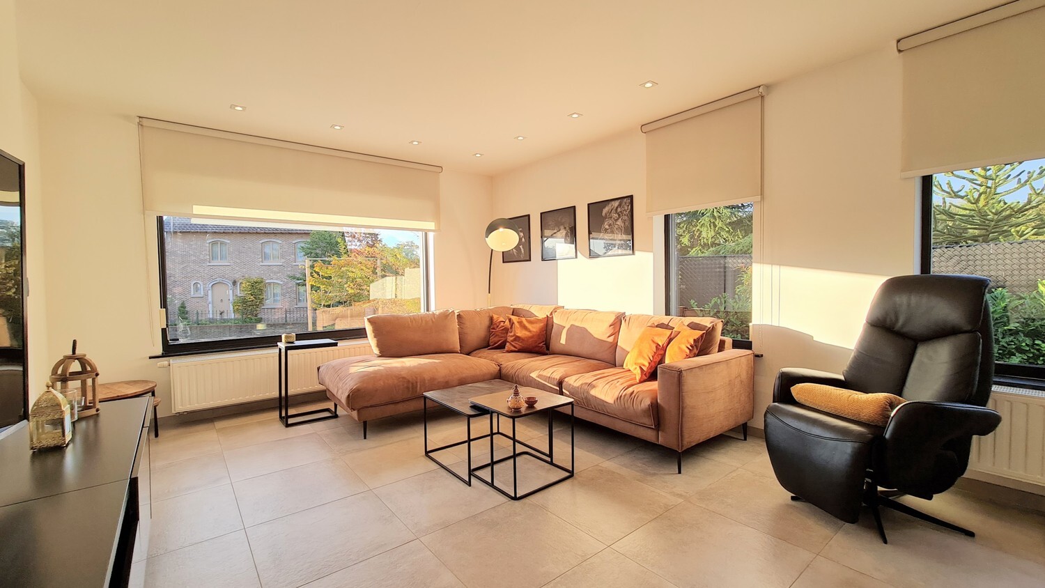 Bungalow met zongerichte tuin op perceel van 1350 m² 