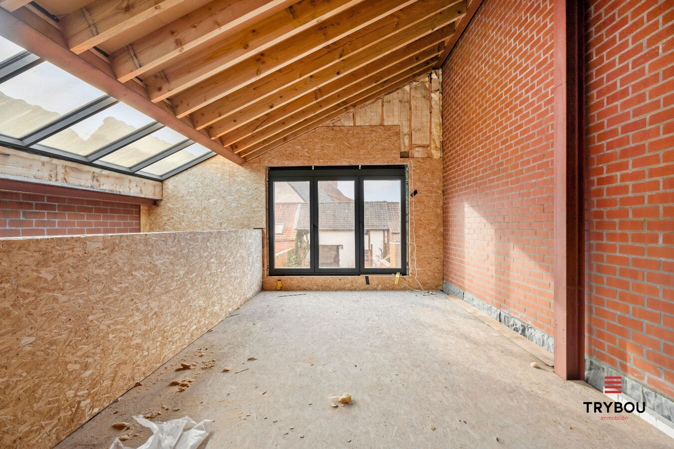 Uiterst ruime woning met garage in het centrum van Kortemark 