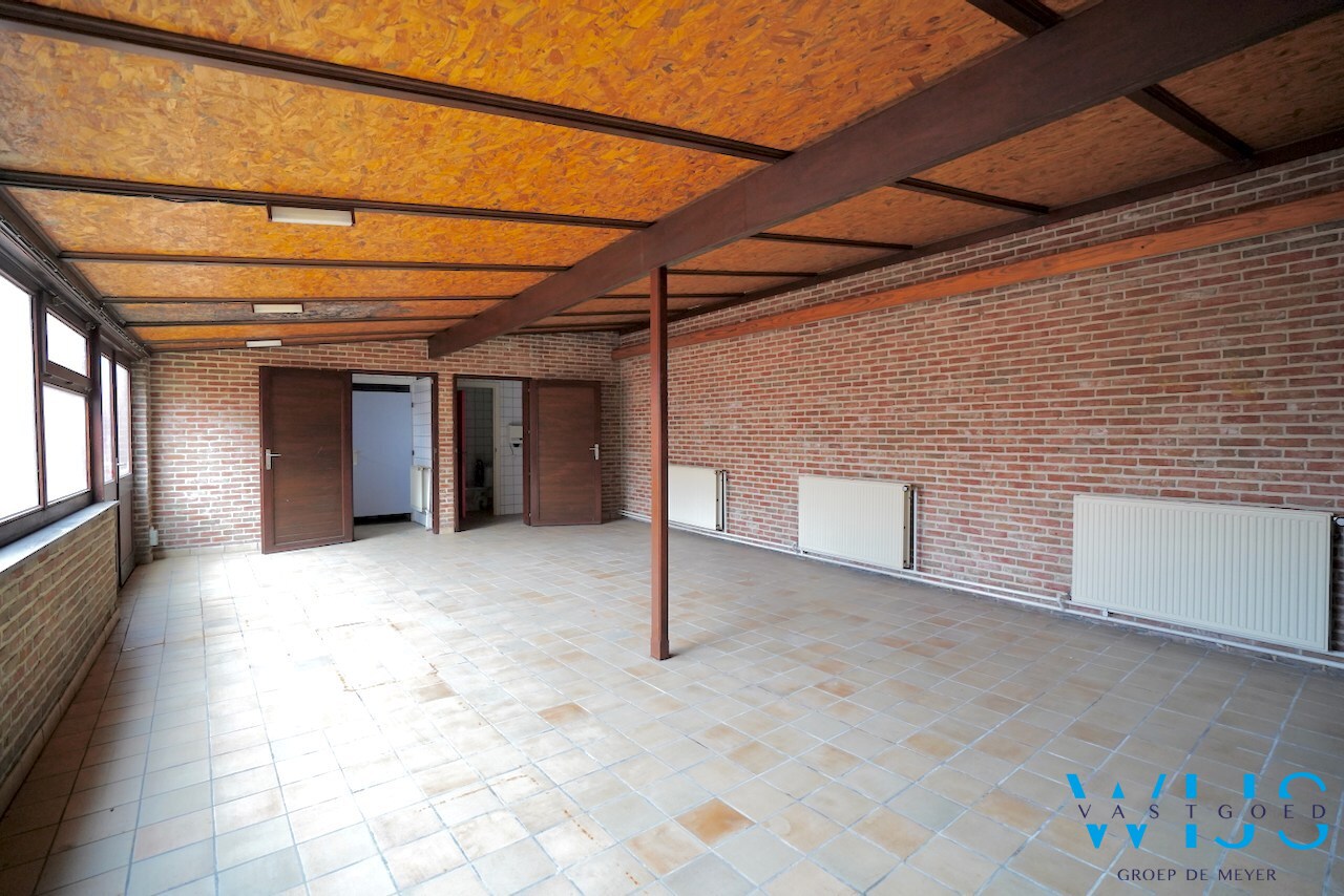 Karaktervolle te renoveren woning op topligging in Assenede! 