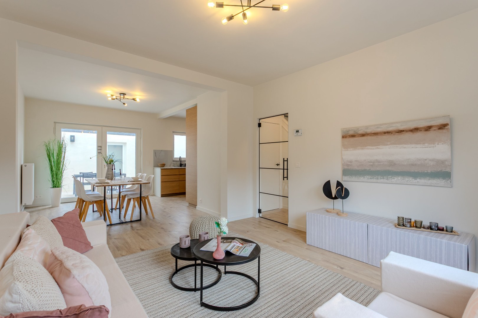 Gerenoveerde woning (EPC B) met 3 slpks (5 mogelijk) garage en tuin in een rustige straat te Lembeek 