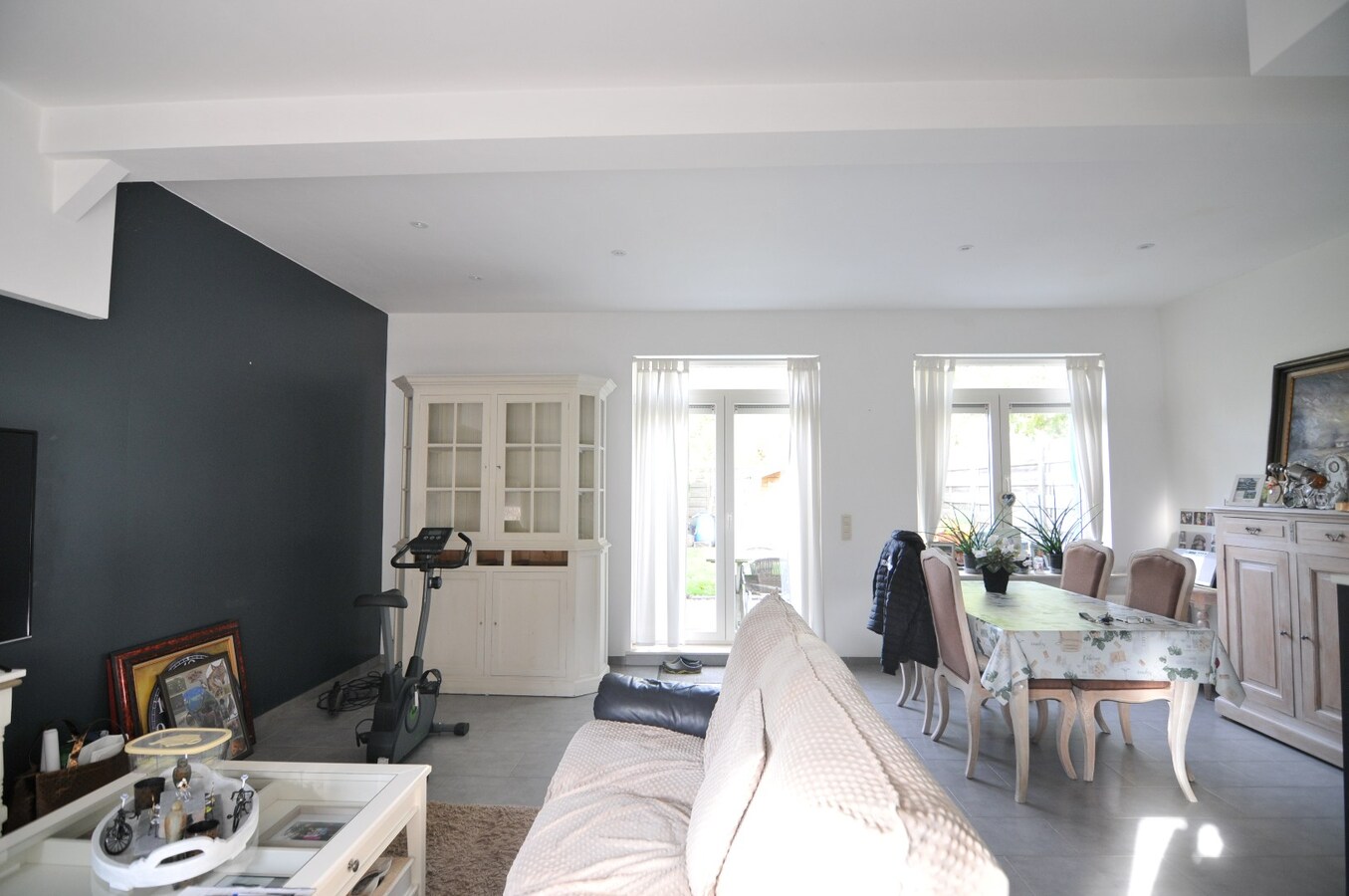 Ruime woning met 2 slaapkamers en bureau 