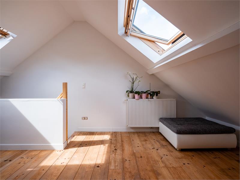 Instapklare hoekwoning met garage in groene rand van Gent 