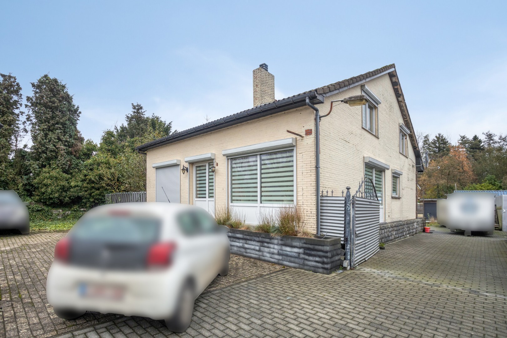 Te renoveren woning met 5 slpk. op ruim perceel van 18a 95ca in Mol 