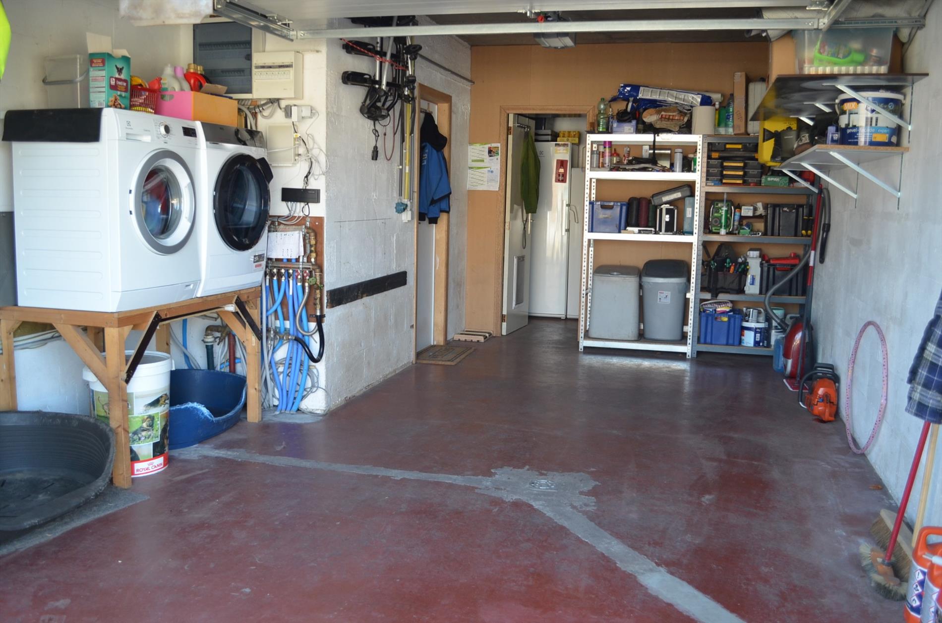 Gerenoveerde gezinswoning met  3 slpks, garage en tuin goed gelegen te Evergem 