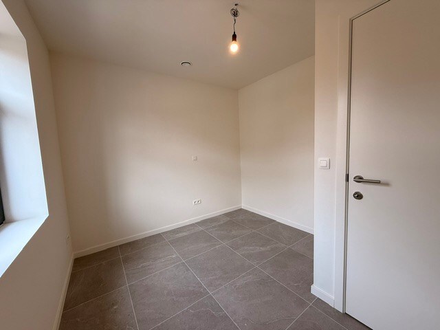 Halfopen nieuwbouwwoning met 4 slaapkamers gelegen te Opitter. 