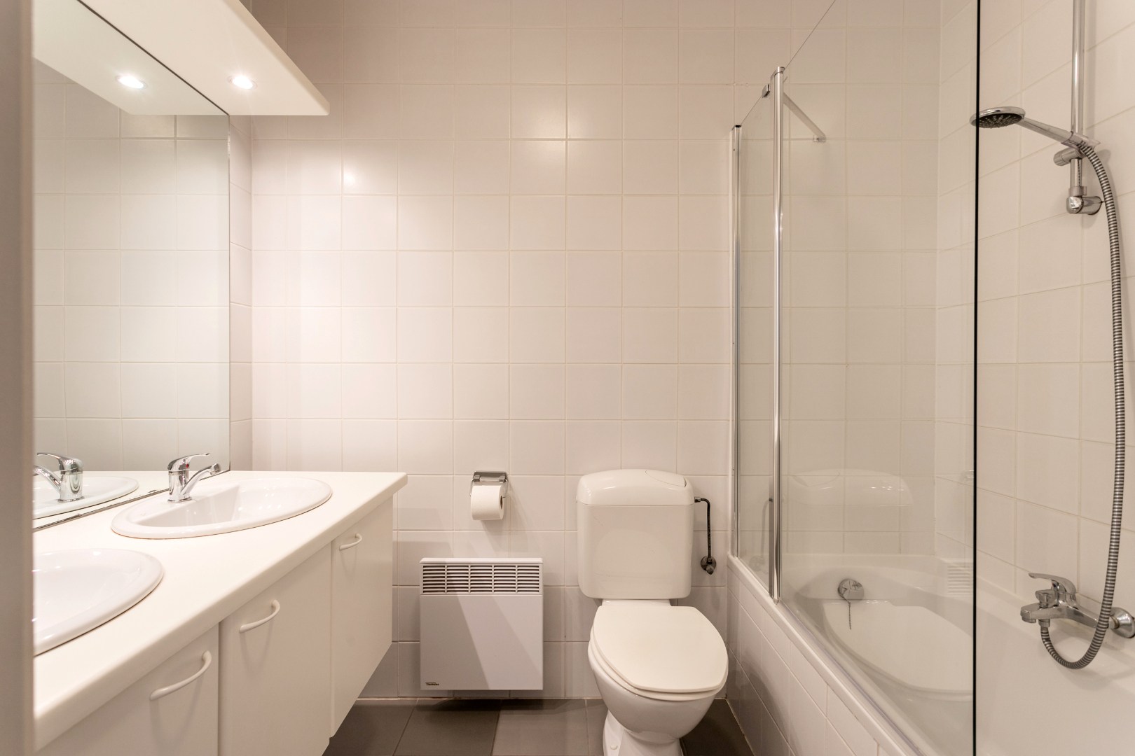 Instapklaar appartement met 2 slaapkamers, kelder en ondergrondse autostaanplaats 