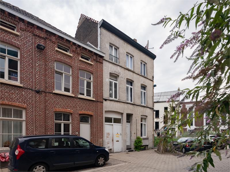 Op te frissen woning met 6 slaapkamers 