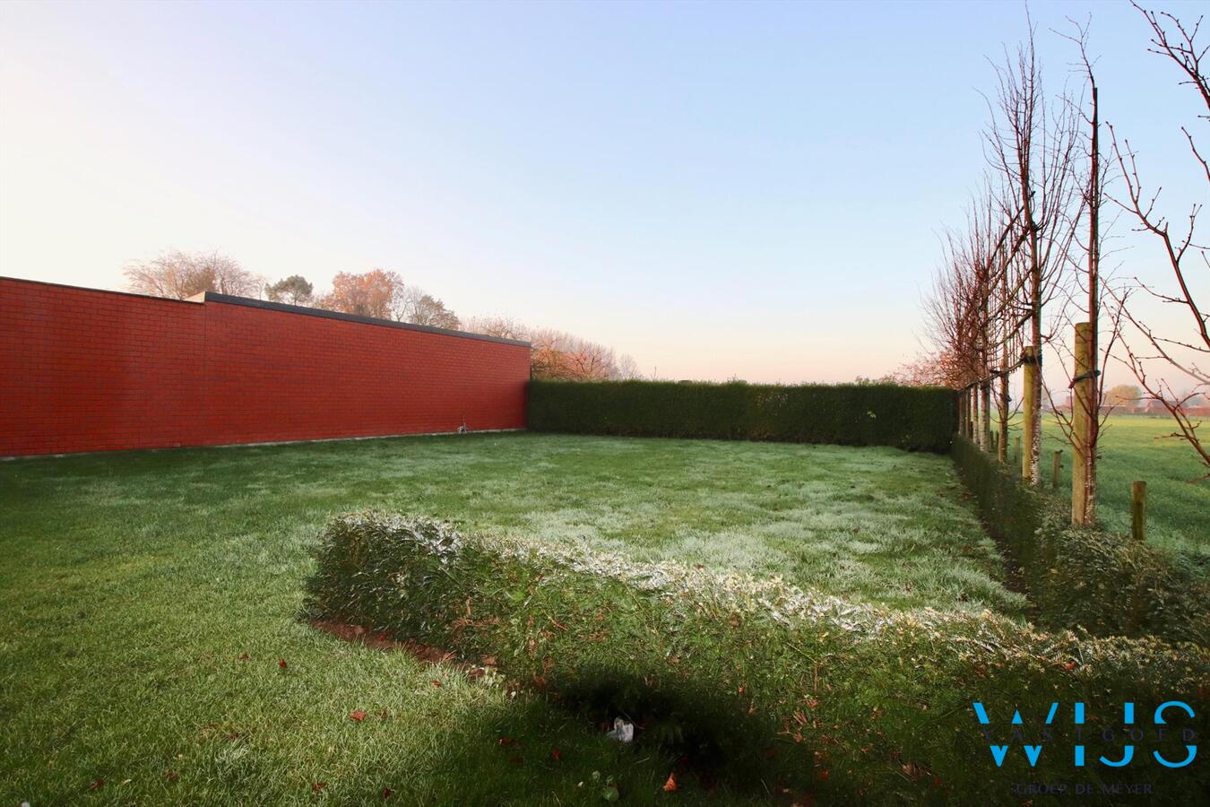 Recent tweeslaapkamer appartement met zonneterras &amp; garage te BASSEVELDE! 