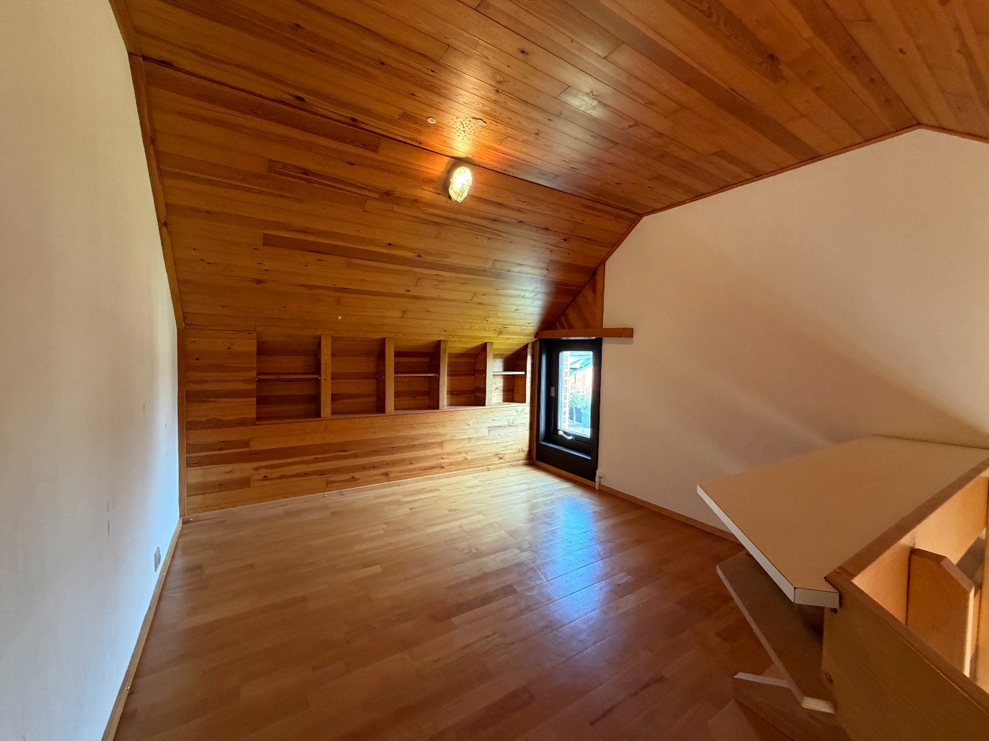 Ruime alleenstaande woning te huur met 3 slaapkamers, garage en tuin – Olmenlaan 99, Zulte 