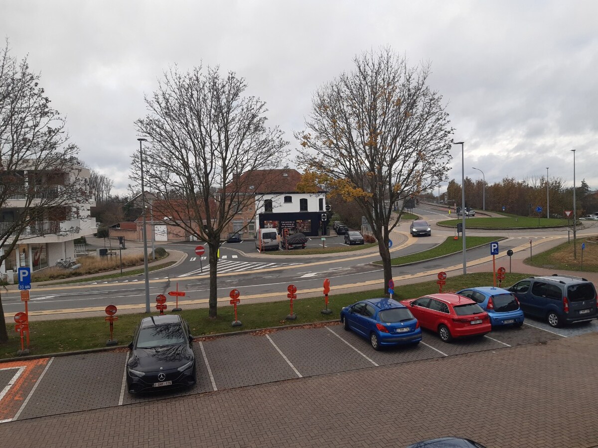 Ruim en lichtrijk appartement - centrum Gavere. 