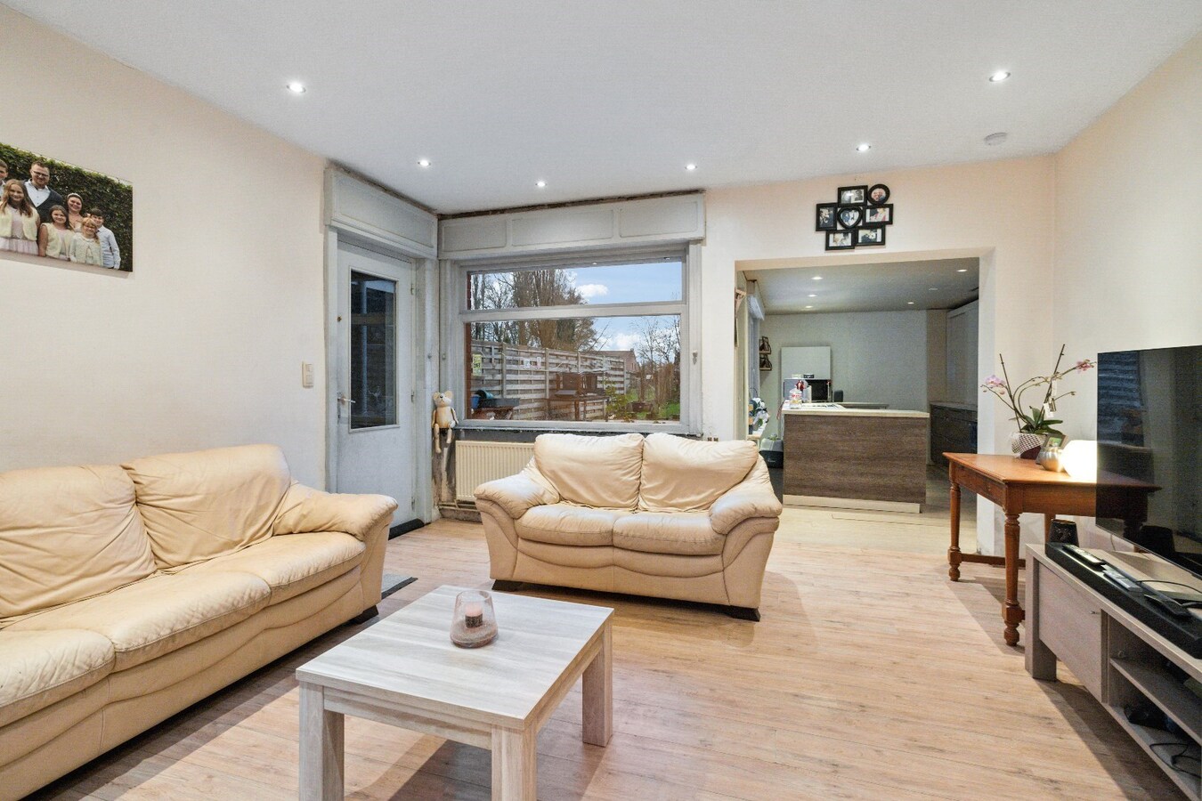 Centraal gelegen woning op ruim perceel van 721m² 