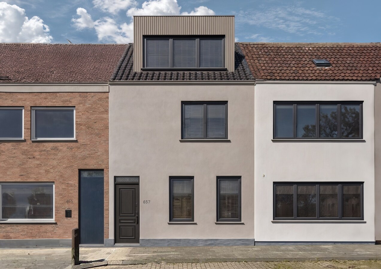 STEUTEL-OP-DE-DEUR STADSWONING MET ZONNIGE TUIN OP TOPLIGGING 