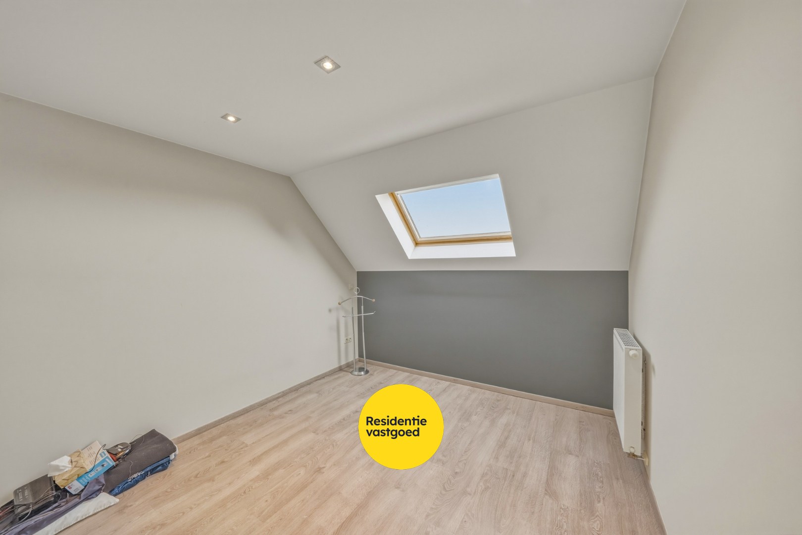 Instapklare recente woning met zeer ruime garage en tuin in Oudenburg 