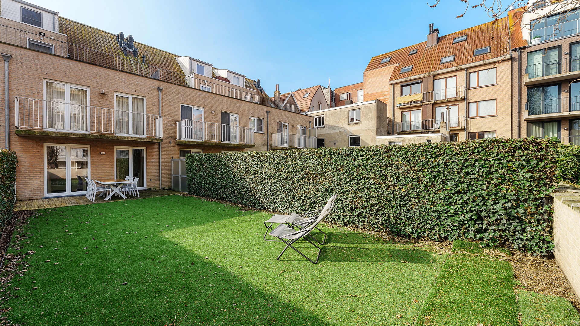 Appartement lumineux au rez-de-chaussée avec grand jardin ensoleillé à Knokke (avec possibilité d'achat d'une place de parking intérieure) 