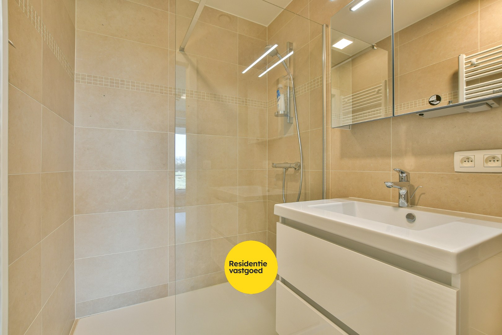 Instapklaar 2-slaapkamerappartement nabij duinen en strand in Vosseslag (De Haan) 