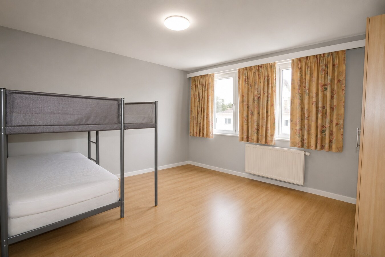 Te koop: Ruime en instapklare gezinswoning met 4 slaapkamers, stadstuin en EPC C in het centrum van Sint-Niklaas 