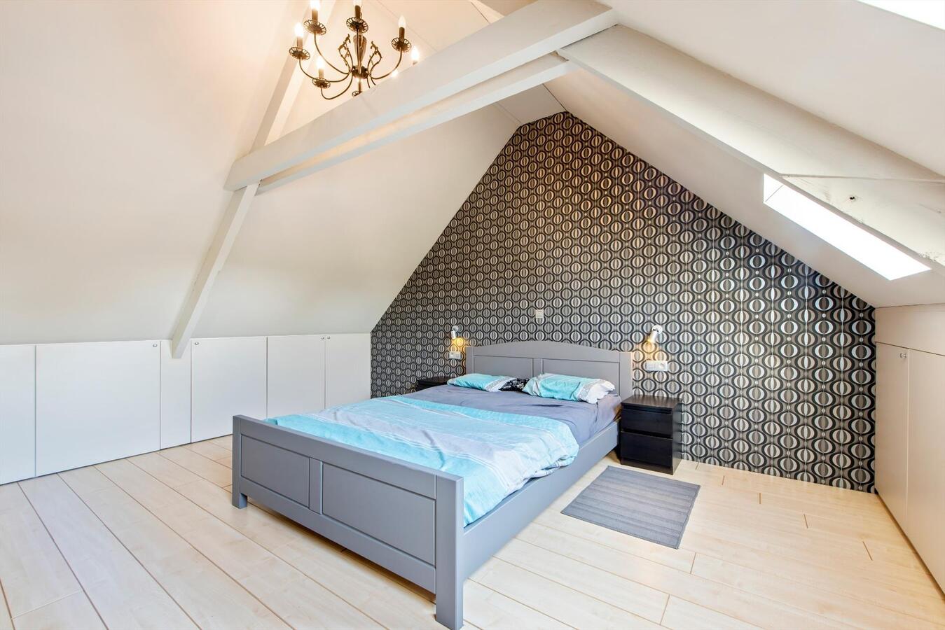 Volledig instapklare woning met 3 slaapkamers en mooie tuin in het hartje van Jonkershove. 