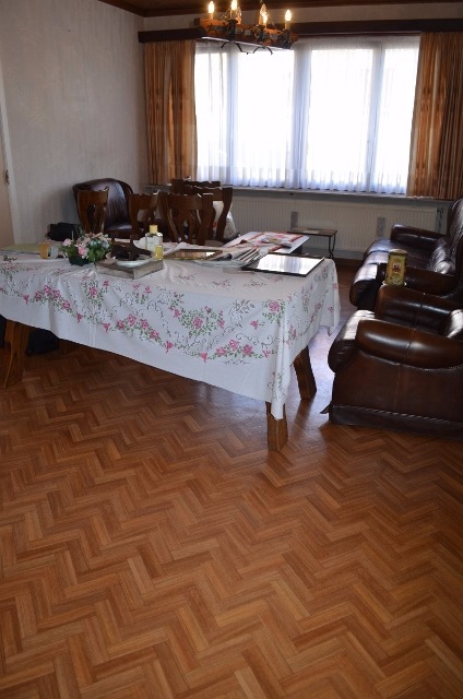 Gelijkvloers app met 2 slpks en garage te centrum Eeklo 