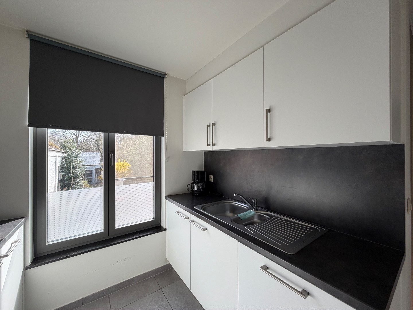 Gezellig en mooi appartement met 2 slaapkamers en autostaanplaats te huur in centrum van Geel! 