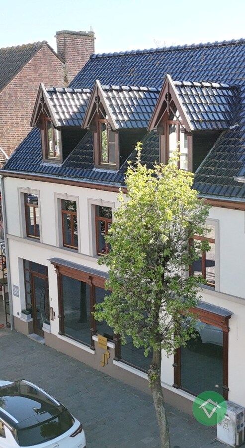 Deze instapklare handelswoning is gelegen in het centrum op een commerciële topligging op de markt van Koekelare 