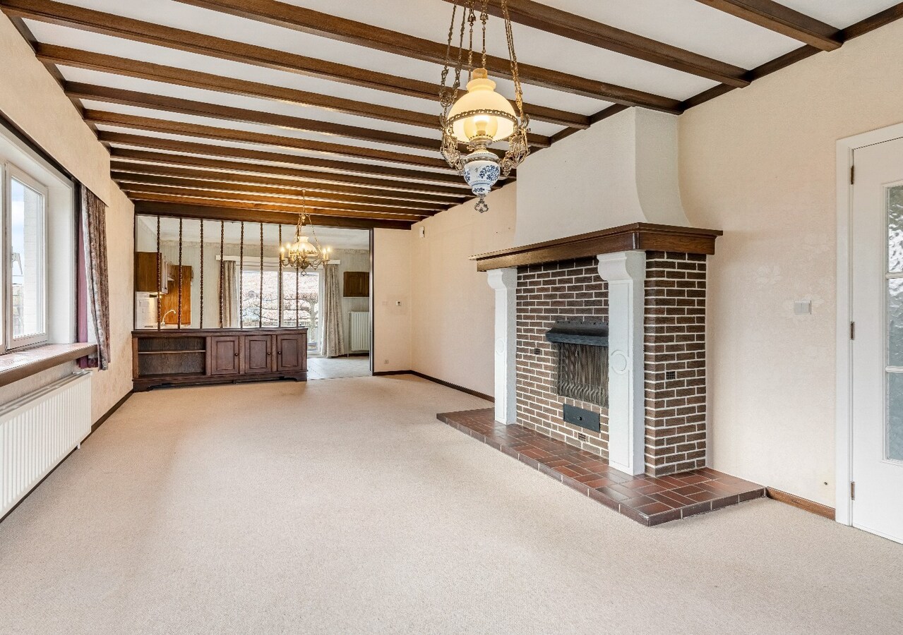 Te renoveren karakteristieke bungalow, 3 Slpk, ruime kelder met garage, op toplocatie 