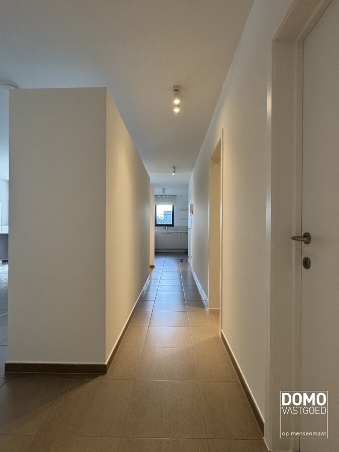 Ruim gemeubeld 2-slaapkamer appartement met terras in Kermt 