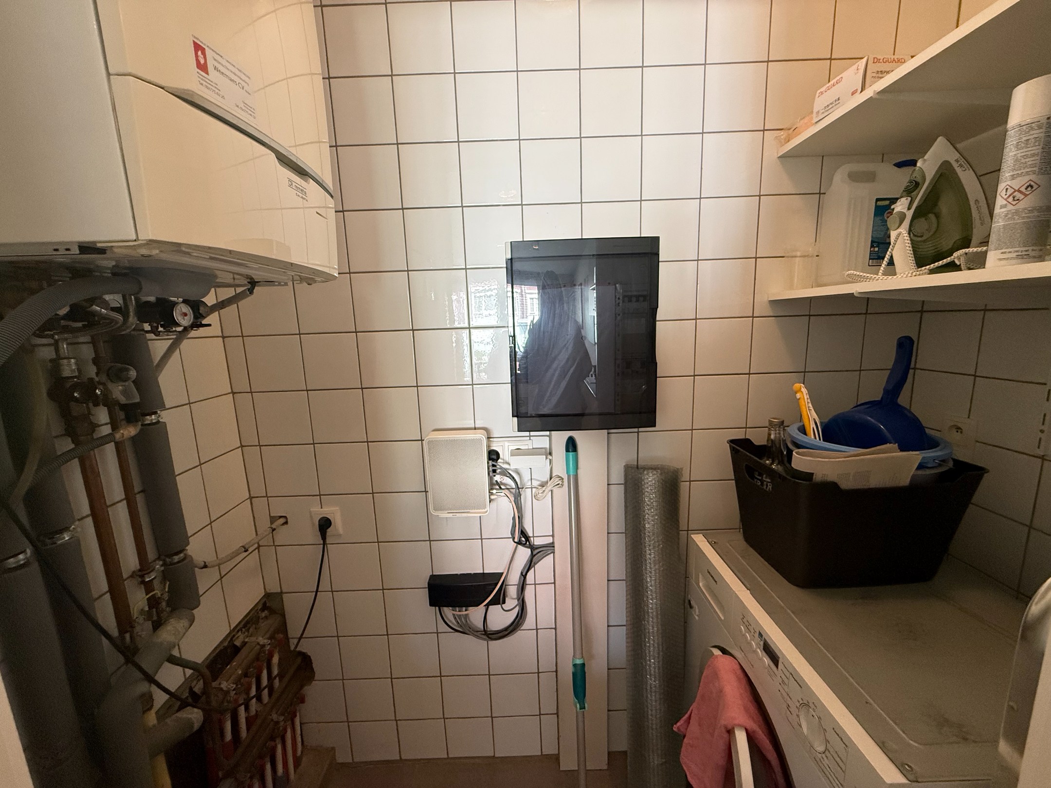Heel goed gelegen en netjes onderhouden appartement met een open zicht en 2 slaapkamers gelegen in de Koningslaan, vlakbij de Zeedijk. 