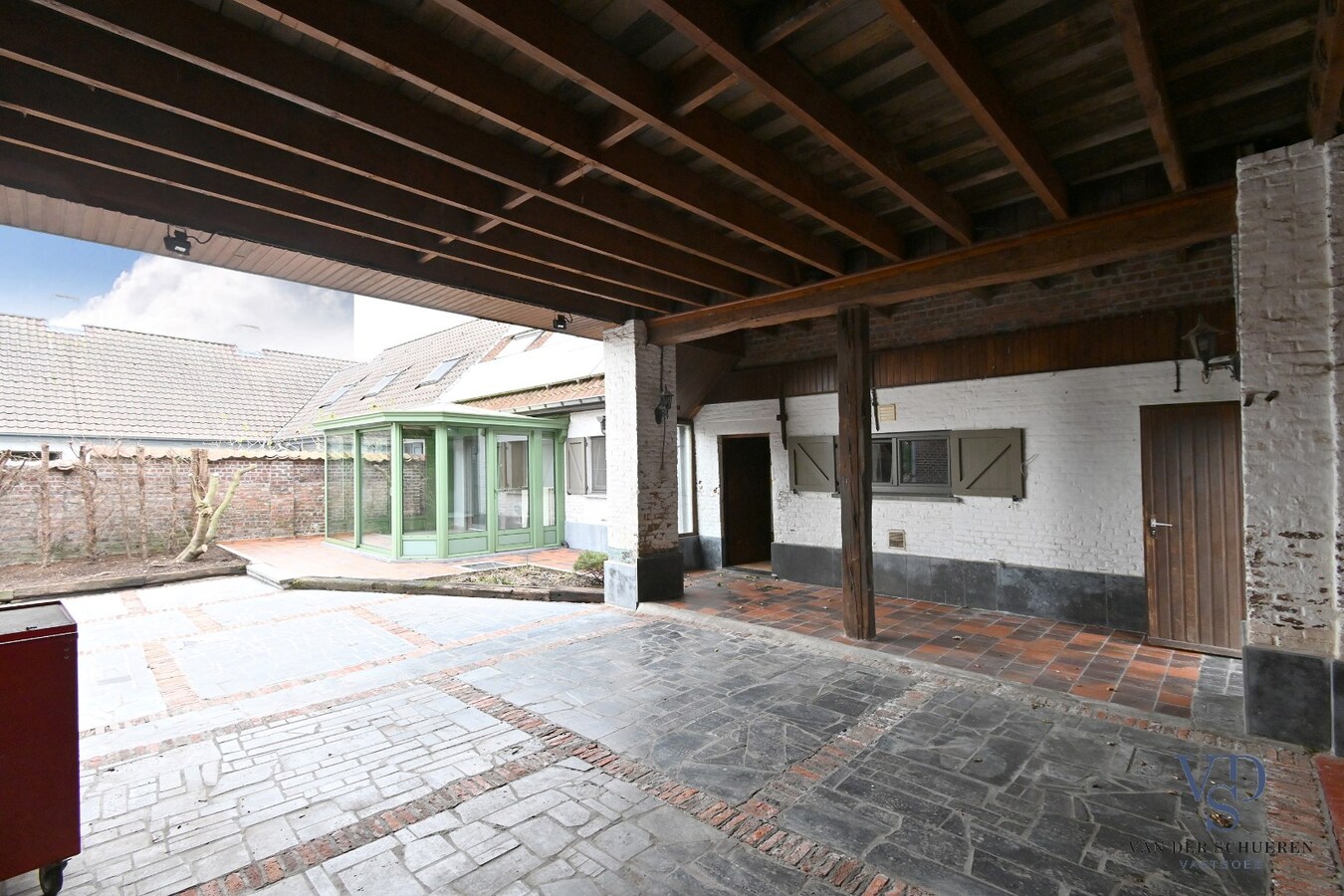 Charmante hoeve met stallen 