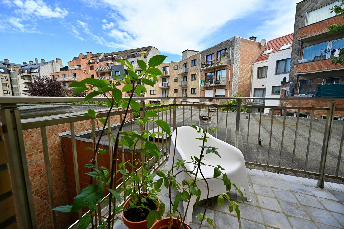 INSTAPKLAAR LICHTRIJK 2 SLAAPKAMER APPARTEMENT 