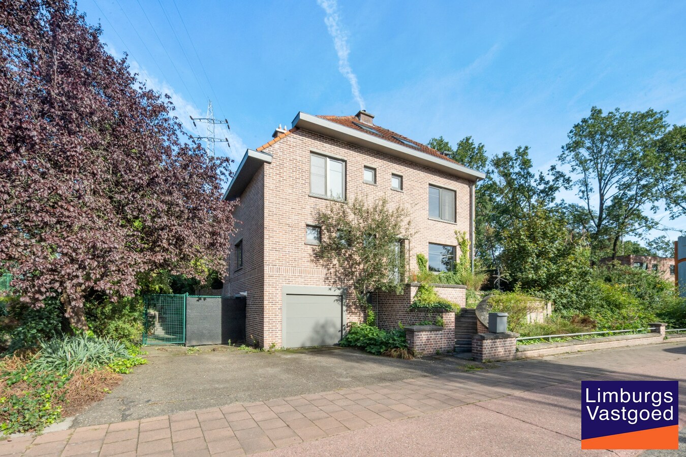 Centraal gelegen woning, 4 slpk, 180 m² bewoonbare oppervlakte, 9a 99ca 