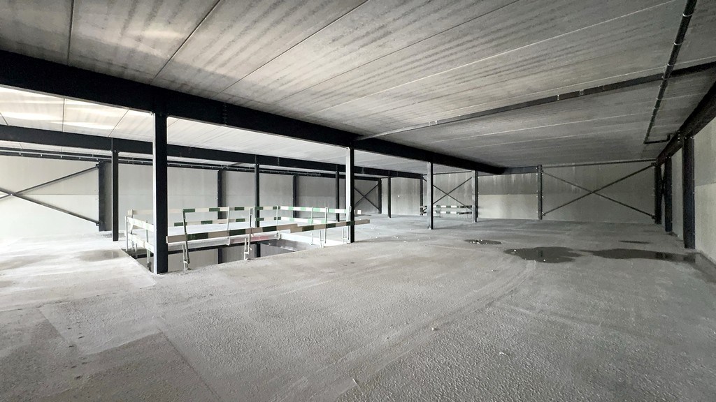 Nieuwbouw showroom met magazijn te huur langs N43 in Sint-Denijs-Westrem